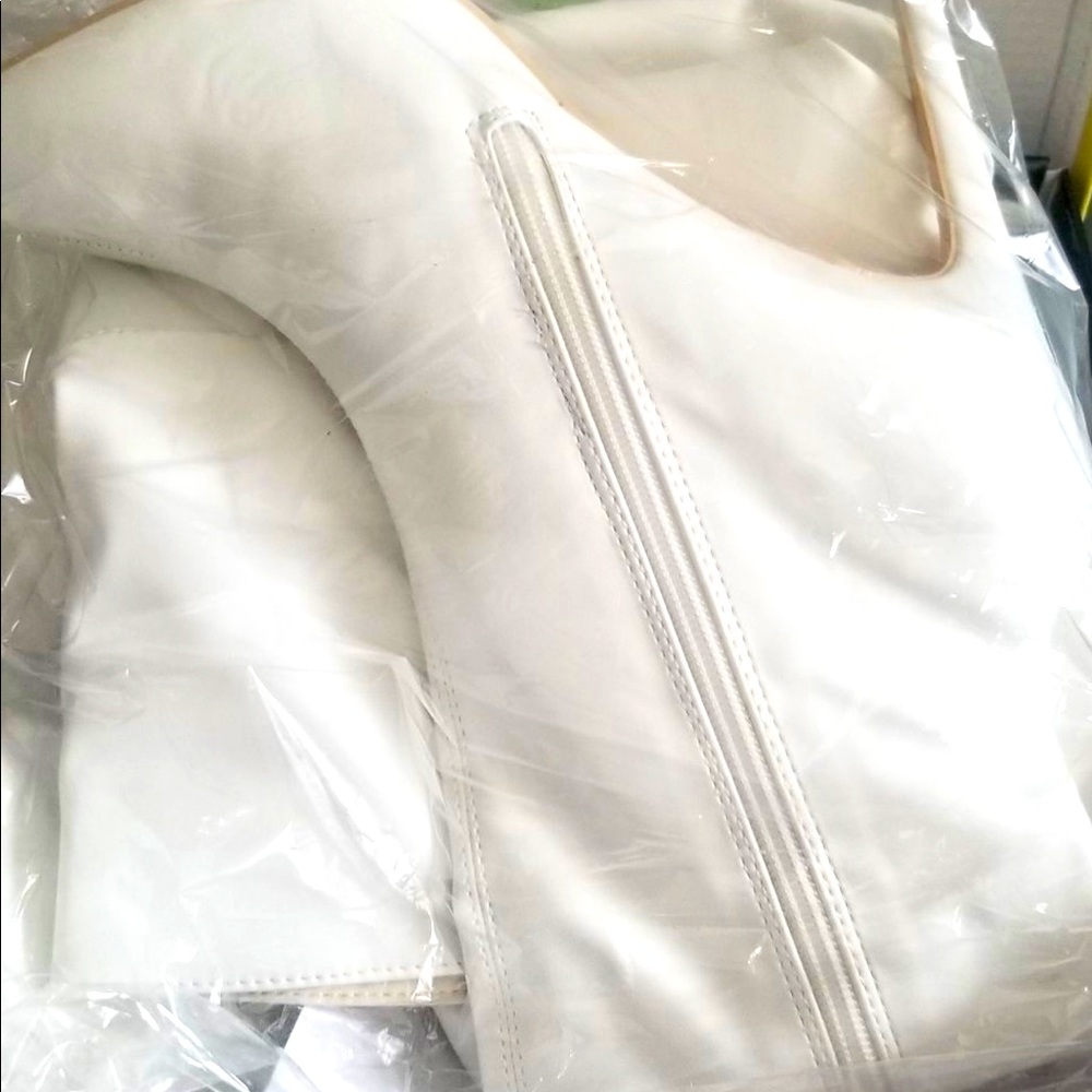 Brand new. Never worn